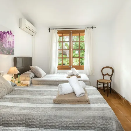 3 Bedrooms, 2 bathrooms, enbeded into the natural mediterranean surrounding.