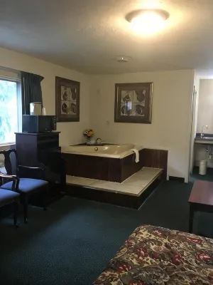 Rapids Inn & Suites - parkir
