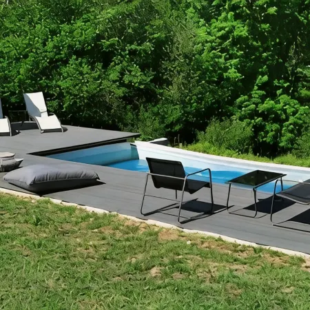 Domaine Lvd Avec Spa, Bois et rivière privée
