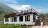 Floral · Gratitude Mountain Lodge · Luxury Wilderness Resort Hotel - 주차장