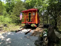 Fabulous Caboose Cabin in charming Eureka Springs - Chalets