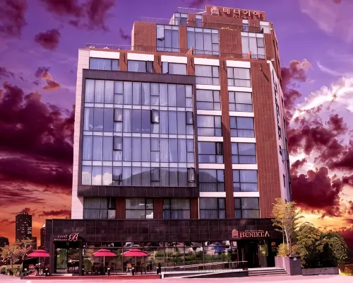I-Jin Hotel Hotels near Elefunsia