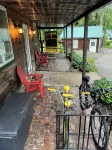 Rustic ski chalet in the heart of North Conway off West Side Road - 2-Star