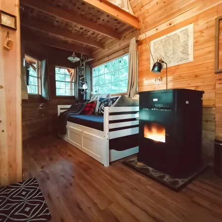 Cabin in the Cedars.Close to Lake,Town & Mountain