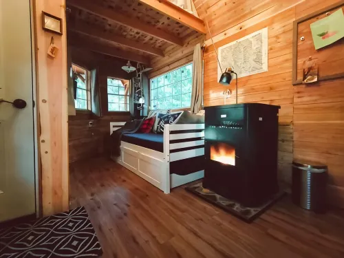 Cabin in the Cedars.Close to Lake,Town & Mountain