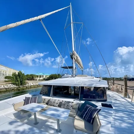Amazing 4 Bdrm, 4 Bath Catamaran - Purpus