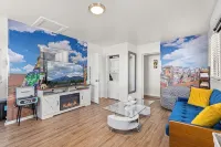 Downtown Blueberry Bungalow w/AC, Fully Fenced Yard, 3 Smart TVs, W/D, Fast WiFi - Bungalows