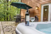 Private retreat with Nature at its best! Hot Tub, Lake & ski, Arcade & Games. - バスタブ
