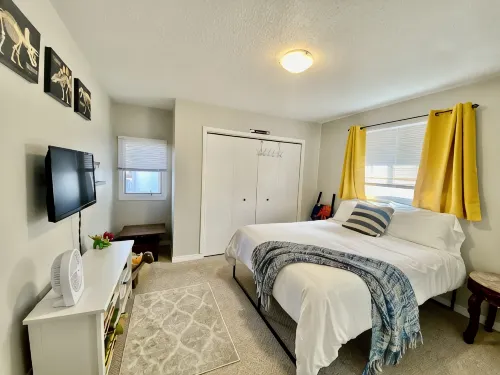 Hoodoo Hideout | Family Retreat | King Suite