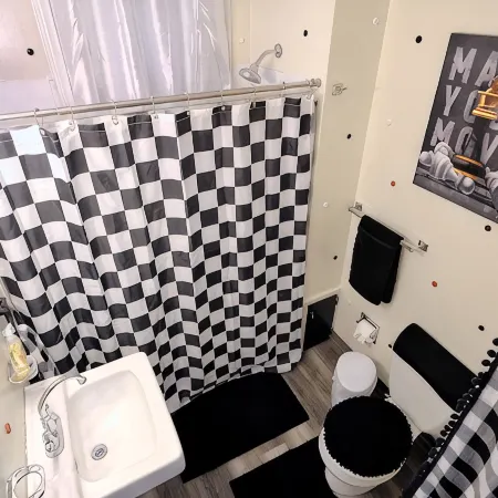 Trendy Downtown Nashua Getaway: Checkers-Themed 1 Bed/1 Bath!