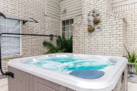 ENJOY RESORT  STYLE LUXURY ACCOMMODATIONS AT THE ESTATE HOME