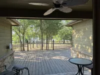 Beautiful lakefront house in 3 acre private woods