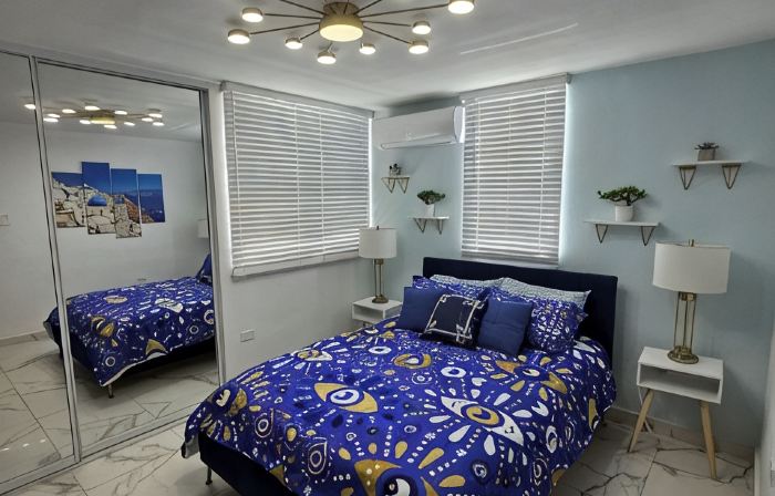 Villa Santorini 3-bedroom apartment in welcoming Bayamón with WiFi, AC. Enjoy