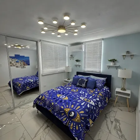 Villa Santorini 3-bedroom apartment in welcoming Bayamón with WiFi, AC. Enjoy