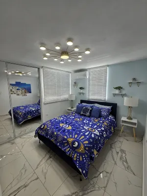 Villa Santorini 3-bedroom apartment in welcoming Bayamón with WiFi, AC. Enjoy - Lejligheder