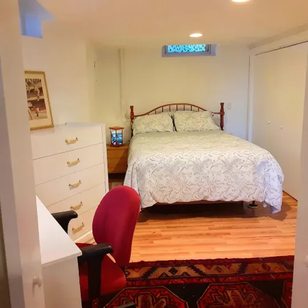 Panoramic view, large deck, ground floor apartment, walk to subway and beach