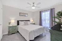 Modern Private 2 BR 1 BA and Kitchen Near the Beach - Boutique