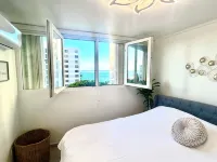 Endless Summer City Suite - Stylish Stay in Prime Location - Kitchen
