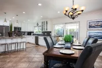 Modern Newbury Park Home| Netflix| Quiet| Safe| Meticulously Clean - 4-Star