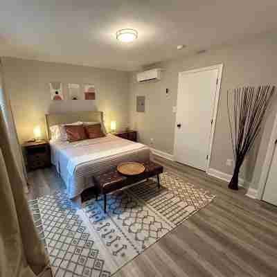 Chic & Cozy Plaza Midwood Gem-1 bedroom condo with A/C Rooms