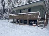 Cozy home in the ADK, amazing location! Hoteles en Webb