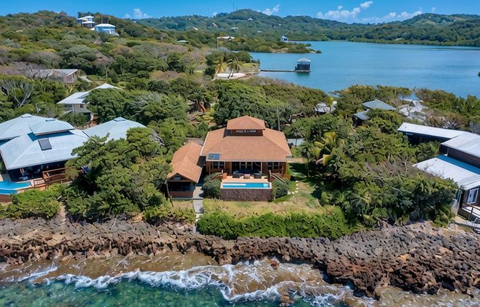 Seaside 3 Bedroom Villa with Pool in First Bight. Incredible Views!