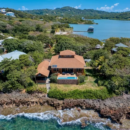 Seaside 3 Bedroom Villa with Pool in First Bight. Incredible Views! Hotel a First Bight