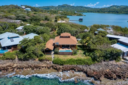 Seaside 3 Bedroom Villa with Pool in First Bight. Incredible Views! - Homestays