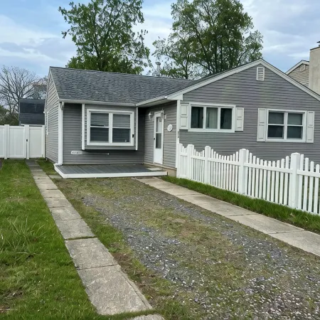 Dog-friendly 3 bdrm single family home fenced yard. Cape May Area Fios internet