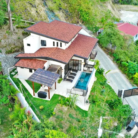 Brand New  Casa Lunula 4-bedroom 4.5 Bath house in Manuel Antonio w/Private Pool