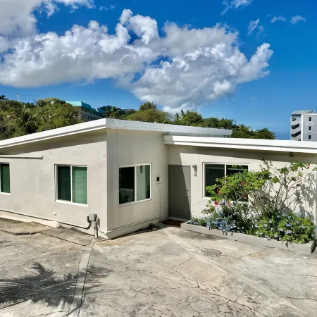 Minutes from Magens Bay, gated property, large pool & outdoor entertainment area