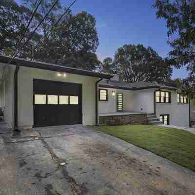 Designer 5 Bedroom with Backyard Downtown ATL Hotel Exterior