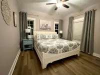 Luxury House, Covered Patio, Private Fire Pit Patio. Memorial Day Weekend Open - 4-Star