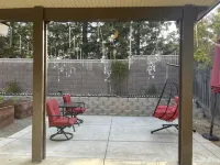 High Ceiling & Amazing backyard & family Kids friendly - พร้อมWifi