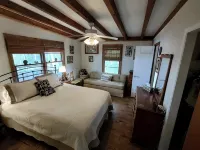 Scenic 3-bedroom apartment with WiFi, AC on Davis Canal in Oak Island. - Apartments