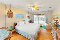 Channel-Front Port Isabel Family Home. Gulf/Bay Fishing and Close to SPI Beach! - Wifi