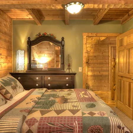 Peaceful Woods #25- Charming & Clean Log Cabin!