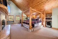 7K Sqft Lakefront Escape, Sandy Beach, Barrel Sauna, Game Room, Fire Pit - 小木屋