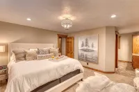 Leather&Spruce - Luxury Lake area fun funky home with amenities. Great for 2-18! - 4-Star