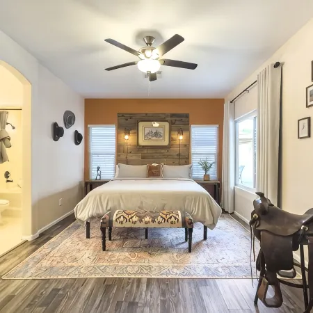 Saddle In & Kick Back: Old West Charmer w/King Bed and Putting Green