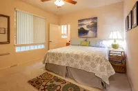 Lux 2/2 w/Firepit Next to Kaweah River & 10 Min from Sequoia National Park - 4-Sterne