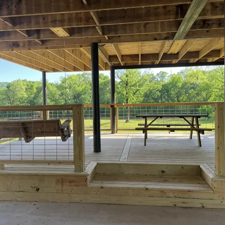"RIVER TIME" CABIN DIRECTLY ON CADDO RIVER, FLAT YARD