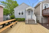 Seaside Heights Cottage- Back Unit, 2 Bedrooms, 1 Bath, Sleeps 4 - 4-Star