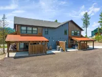 Embers Gulch 1 brand new duplex, wifi, hot tub, paved roads, shared pool access - Homestays