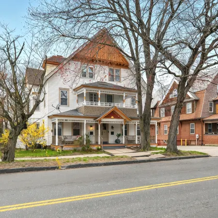 Elegant 7Br 2.5Bath Victorian Gem Sleeps 16+