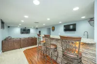 Cozy Waterbury VRBO next to Willow on Grand Events Center and Val Air Ballroom - 4つ星