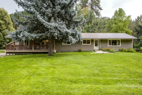 Creekside Lodging, Perfect Family Vacation, Recreation Area, Games, Pet Friendly - 4-Star