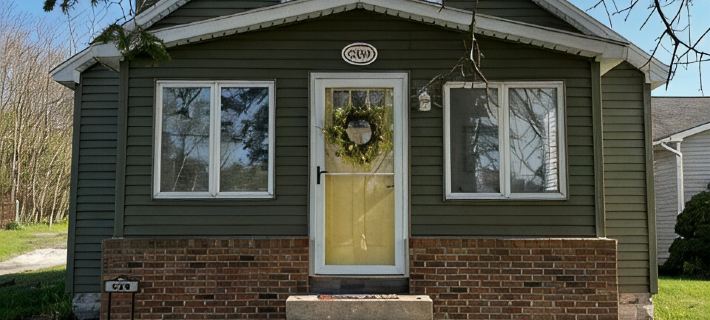 Private Hot Tub, Outdoor TV, near Downtown & Lake Michigan Beaches! Ξενοδοχεία στην πόλη Manistee County