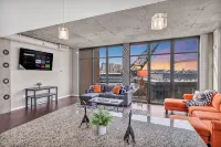 Lakeside Luxury Suite - Rock & Roll - Cle Flats - 2 Free parking - Condos