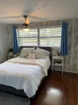 Tropical vacation house with large, heated pool and spacious, open floor plan - Homestays